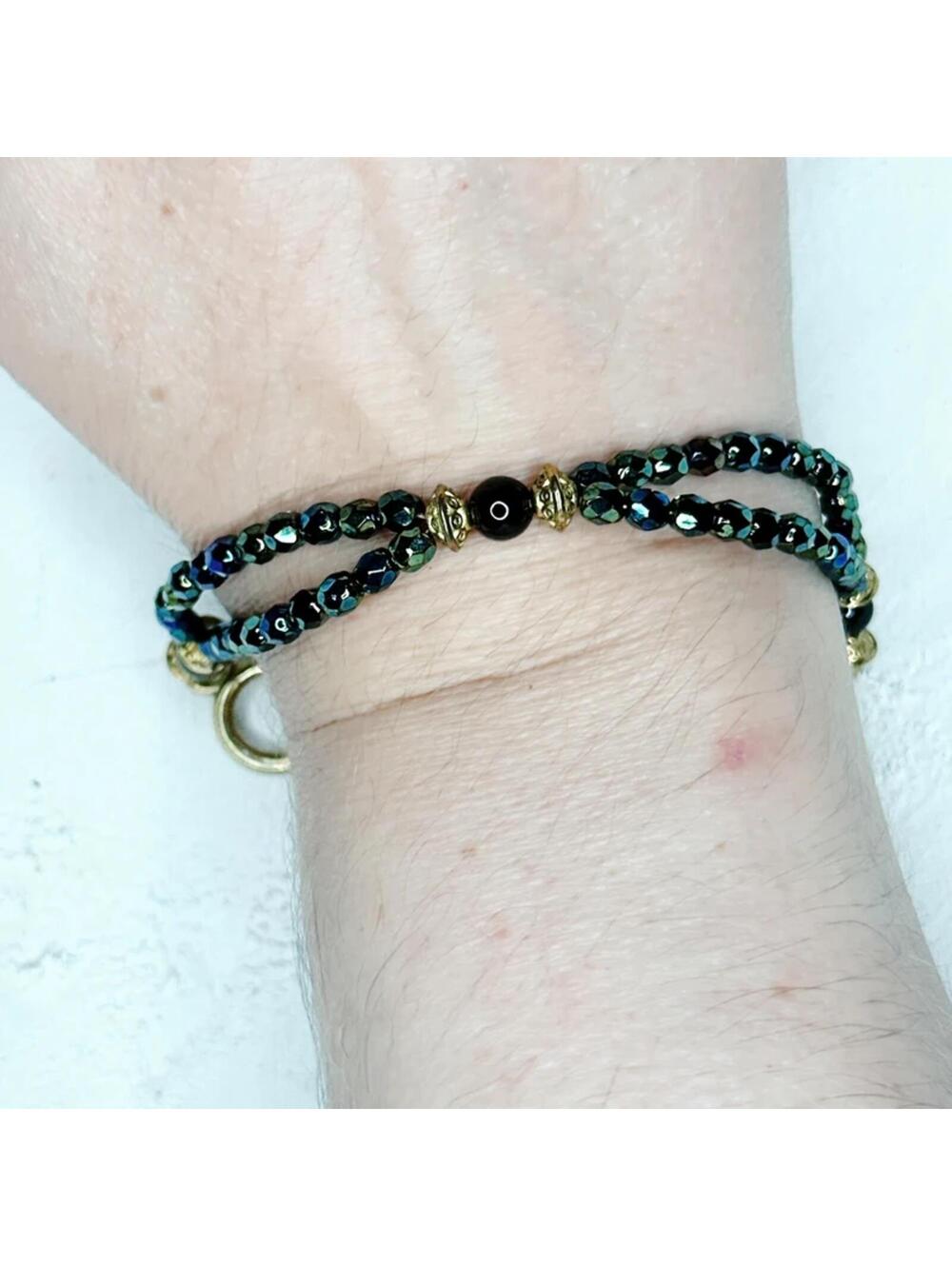 7487u. Green Glass Goldtone Bracelet